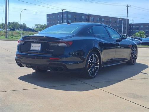 2022 Maserati Quattroporte Trofeo