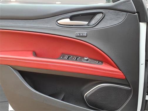 2021 Alfa Romeo Stelvio Base