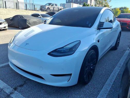 Pearl White Multi-Coat 2022 Tesla Model Y Performance