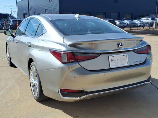 2020 Lexus ES 300h Luxury