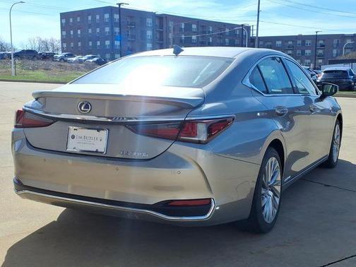 2020 Lexus ES 300h Luxury