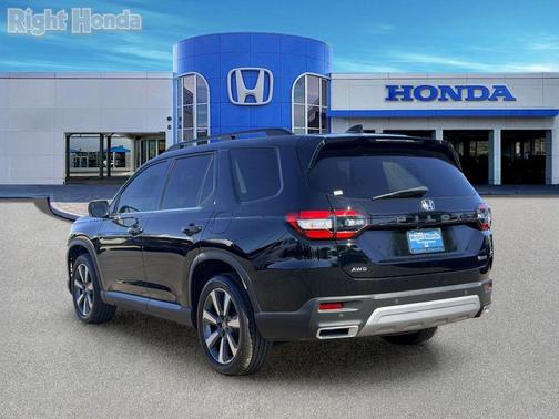 Crystal Black Pearl 2025 Honda Pilot Touring 8-Passenger