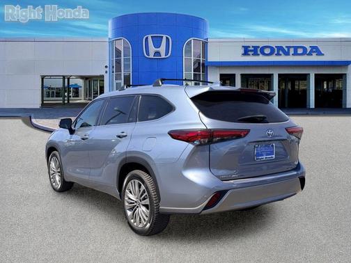 Moon Dust 2020 Toyota Highlander Platinum