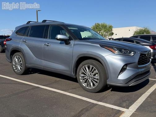 Moon Dust 2020 Toyota Highlander Platinum
