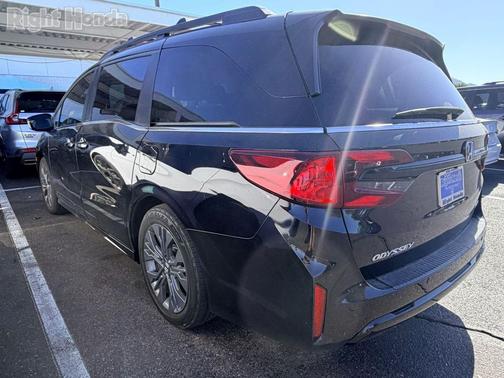 Crystal Black Pearl 2025 Honda Odyssey Touring