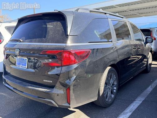 Crystal Black Pearl 2025 Honda Odyssey Touring