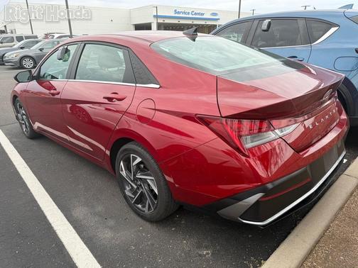 2025 Hyundai ELANTRA SEL