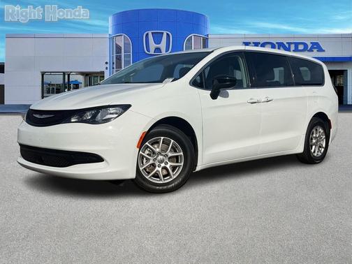 2024 Chrysler Voyager LX