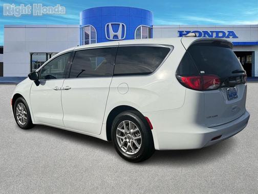 2024 Chrysler Voyager LX