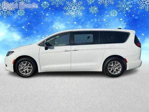 2024 Chrysler Voyager LX