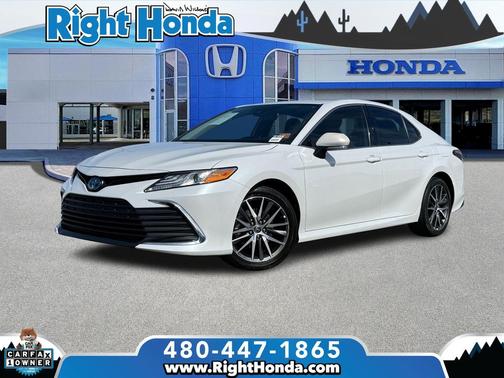 2022 Toyota Camry Hybrid XLE