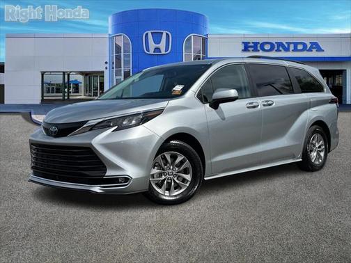 2024 Toyota Sienna XLE