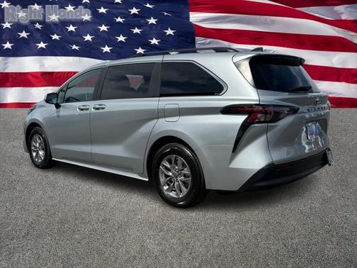 2024 Toyota Sienna XLE