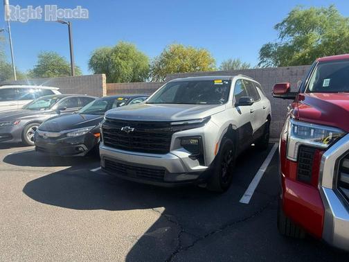 Sterling Gray Metallic 2025 Chevrolet Traverse LT