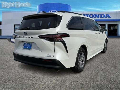 2023 Toyota Sienna XLE 7 Passenger