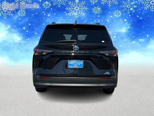 2024 Toyota Sienna XLE