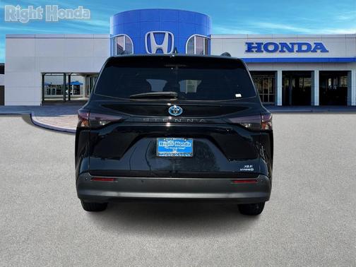 2024 Toyota Sienna XLE