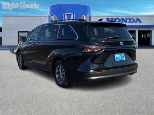 2024 Toyota Sienna XLE