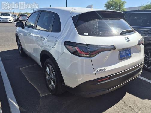 Platinum White Pearl 2025 Honda HR-V LX