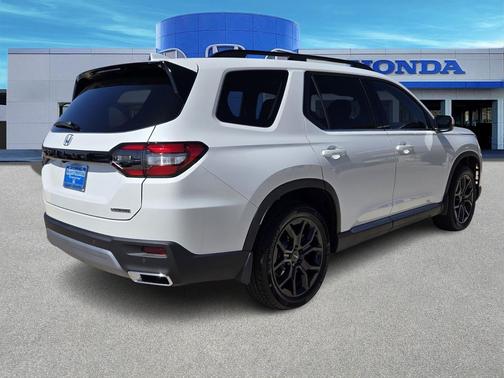 2025 Honda Pilot Touring 8-Passenger