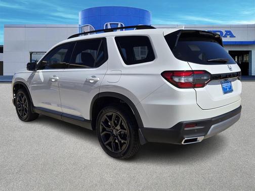 2025 Honda Pilot Touring 8-Passenger