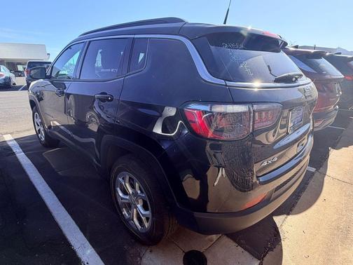 Diamond Black Crystal Pearlcoat 2024 Jeep Compass Latitude