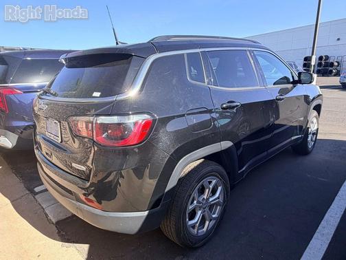 Diamond Black Crystal Pearlcoat 2024 Jeep Compass Latitude