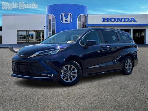 2023 Toyota Sienna XLE