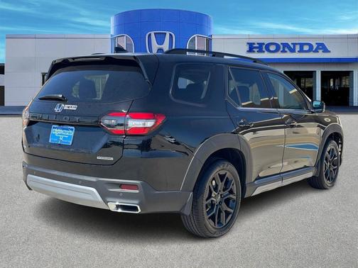 2025 Honda Pilot Touring 8-Passenger