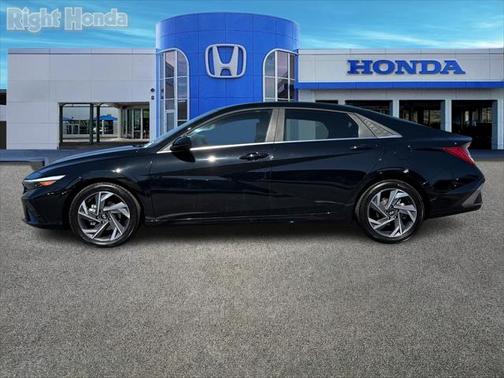 2025 Hyundai ELANTRA SEL