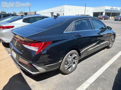 2025 Hyundai ELANTRA SEL