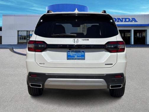 2025 Honda Pilot Touring 8-Passenger