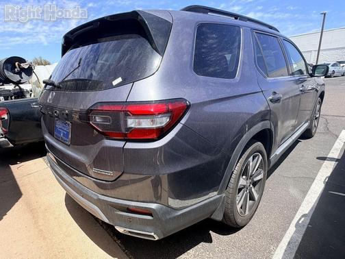 Modern Steel Metallic 2024 Honda Pilot Touring 8-Passenger