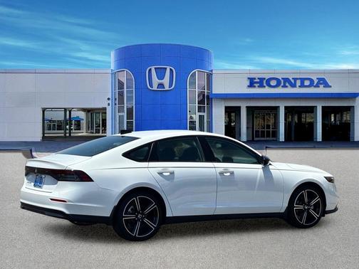 Platinum White Pearl 2026 Honda Accord SE