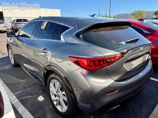 2018 INFINITI QX30 Luxury