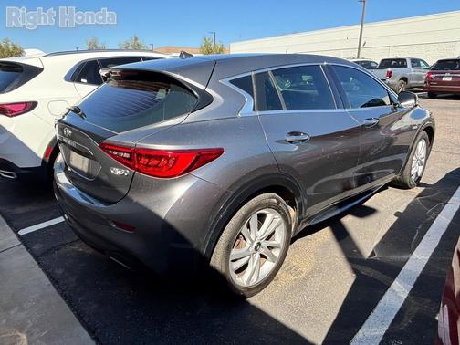2018 INFINITI QX30 Luxury