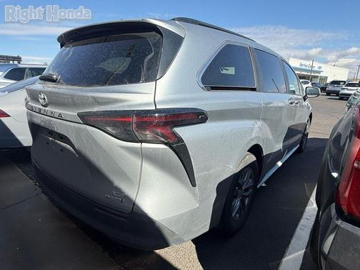 2024 Toyota Sienna XLE