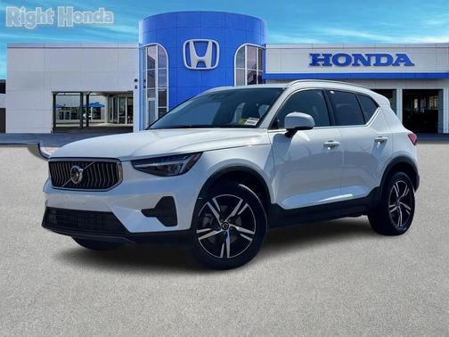 2024 Volvo XC40 B5 Core