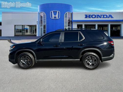 Crystal Black Pearl 2024 Honda Pilot TrailSport