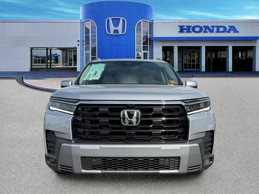 Solar Silver Metallic 2026 Honda Pilot Touring 8-Passenger