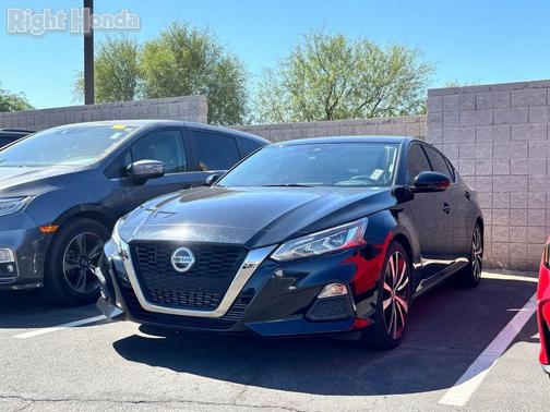 Super Black Clearcoat 2022 Nissan Altima SR VC-Turbo FWD