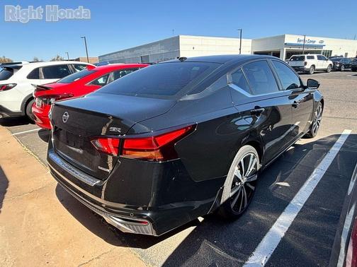 Super Black Clearcoat 2022 Nissan Altima SR VC-Turbo FWD
