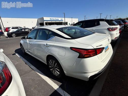 Glacier White 2025 Nissan Altima 2.5 SV