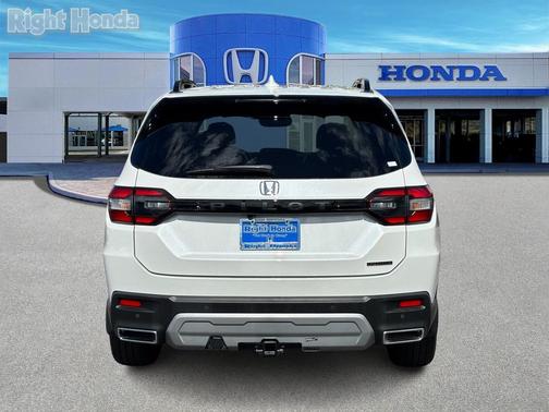 2024 Honda Pilot Touring 8-Passenger