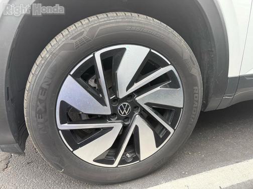 2024 Volkswagen Atlas 2.0T SE w/Technology 4MOTION