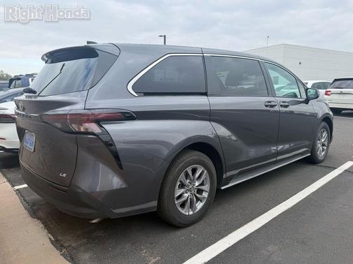 2025 Toyota Sienna LE