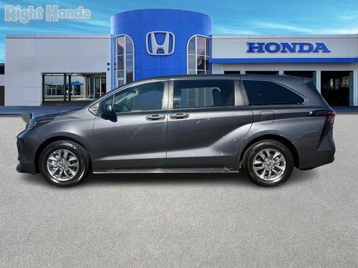 2025 Toyota Sienna LE