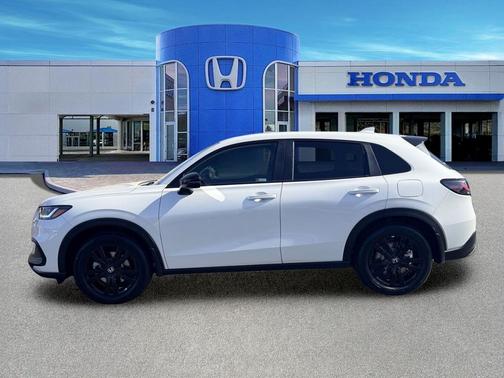 Platinum White Pearl 2027 Honda HR-V Sport