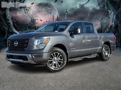 2022 Nissan Titan SV