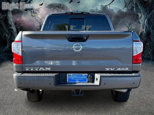 2022 Nissan Titan SV